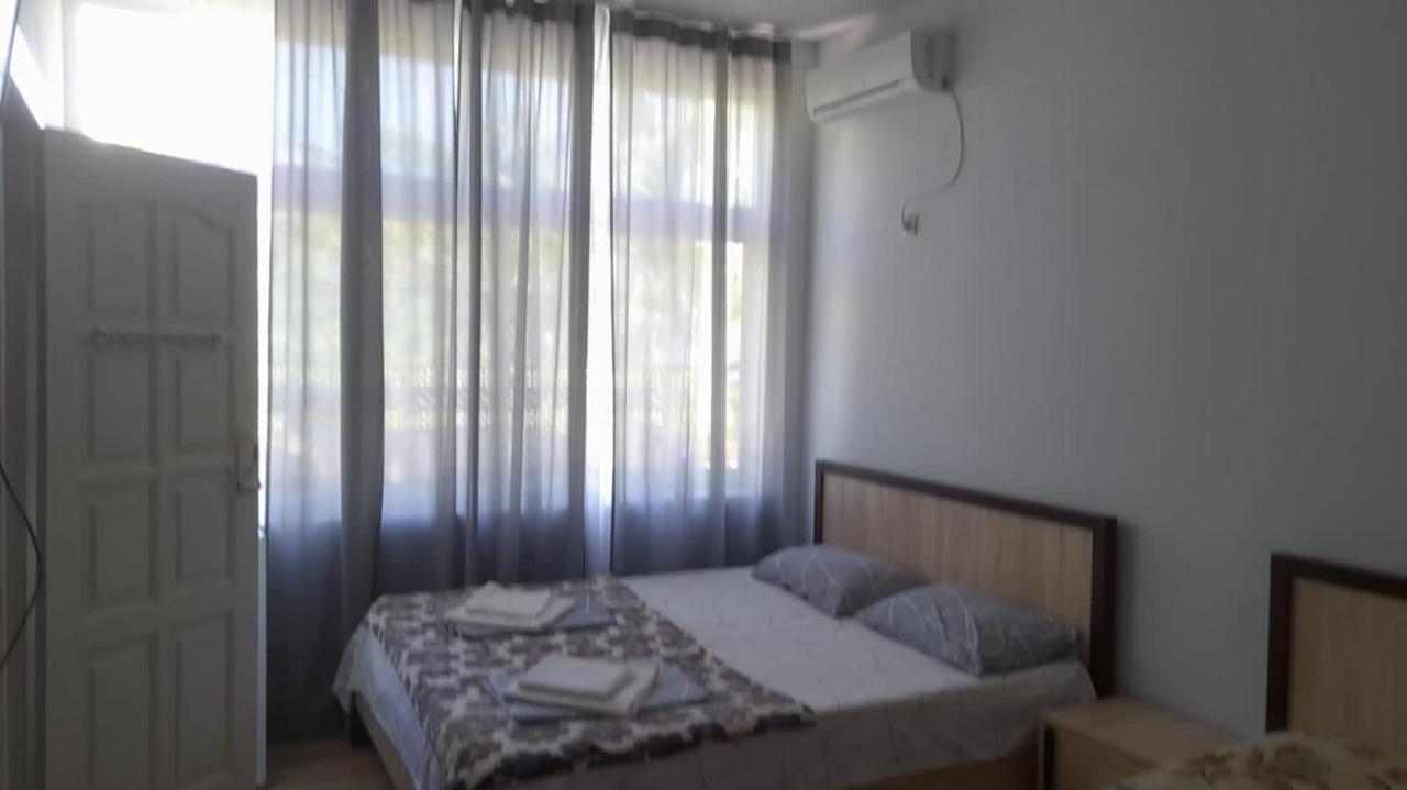 Гостевой Дом "Сария" Hotel Alakhadze Exterior foto