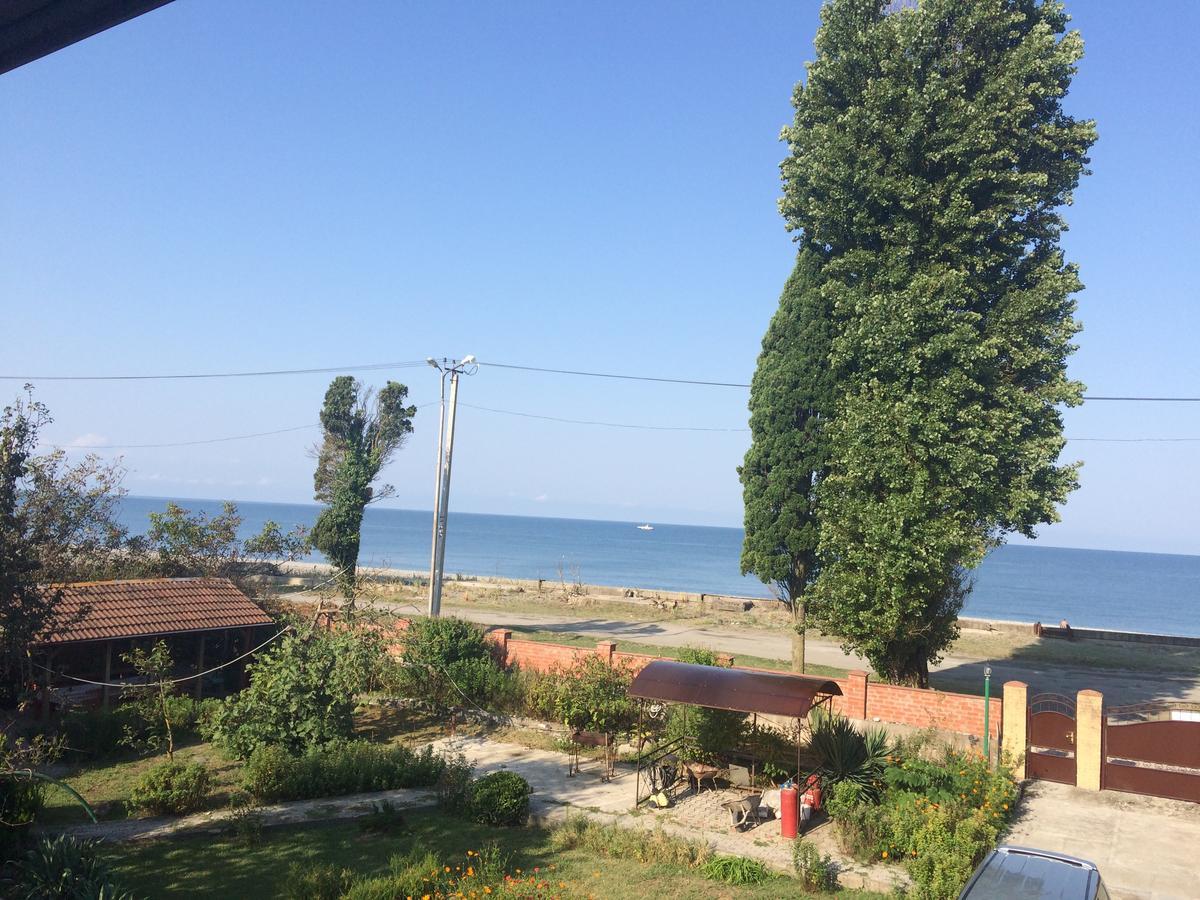 Гостевой Дом "Сария" Hotel Alakhadze Exterior foto